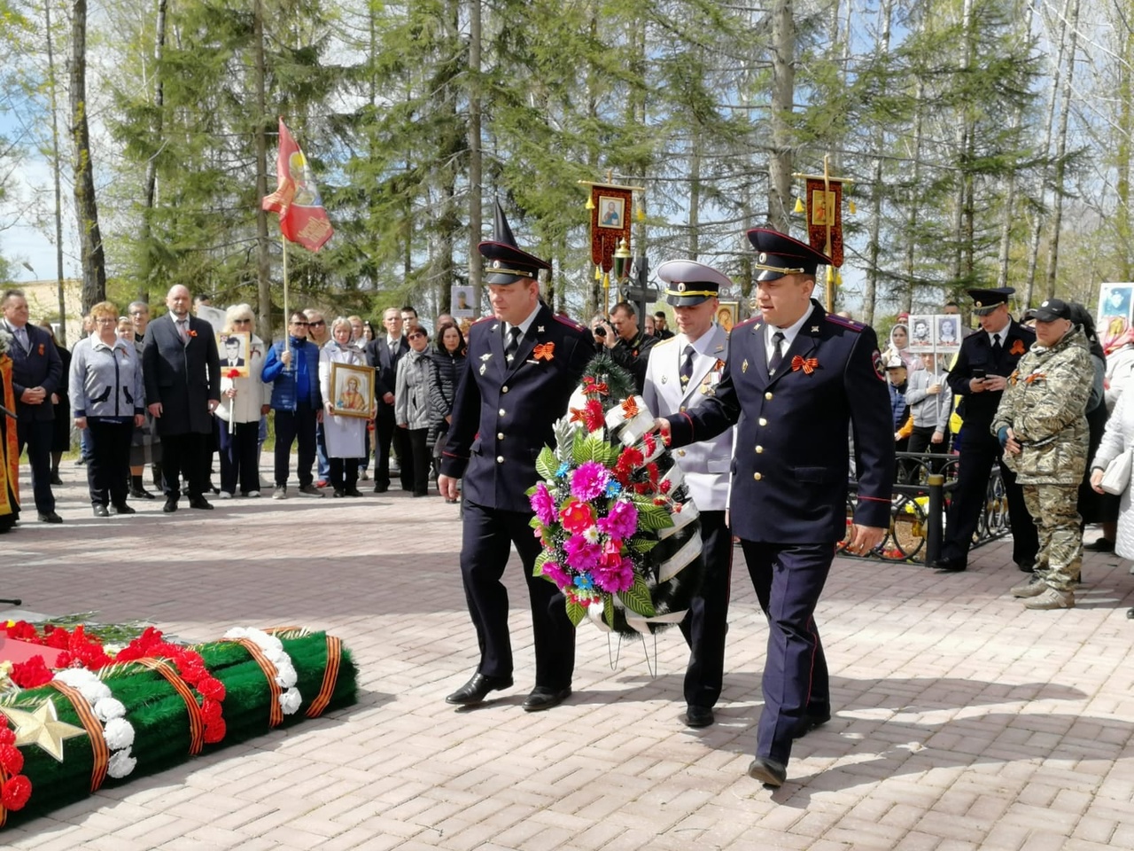 Торжественно - траурный митинг у памятного мемориала 